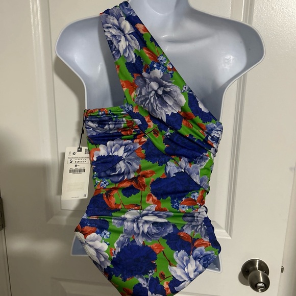 Zara floral asymmetrical bodysuit size Small NWT - Picture 4 of 4